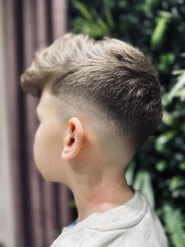 Nowoczesne strzyżenie męskie typu fade - Barber Jawor